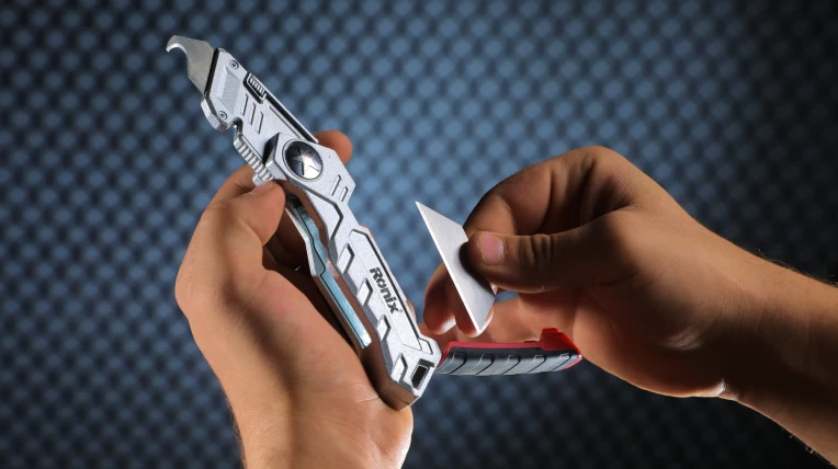 Retractable Cutter Aluminum Handle, Shark Model